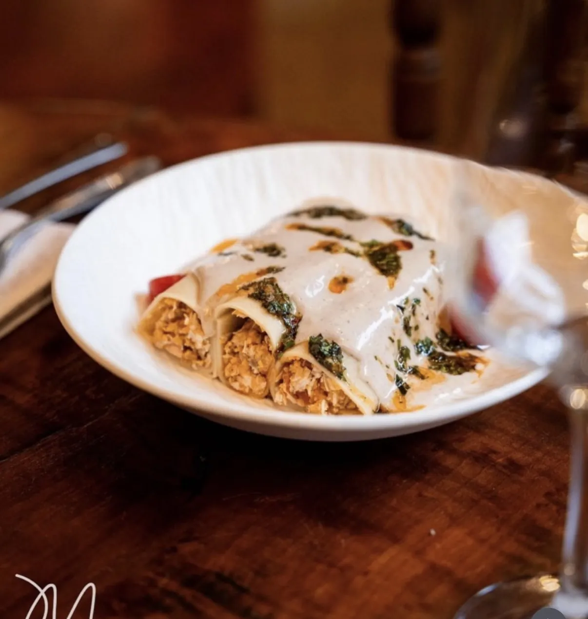 Canelones gratinados con crema y espinaca